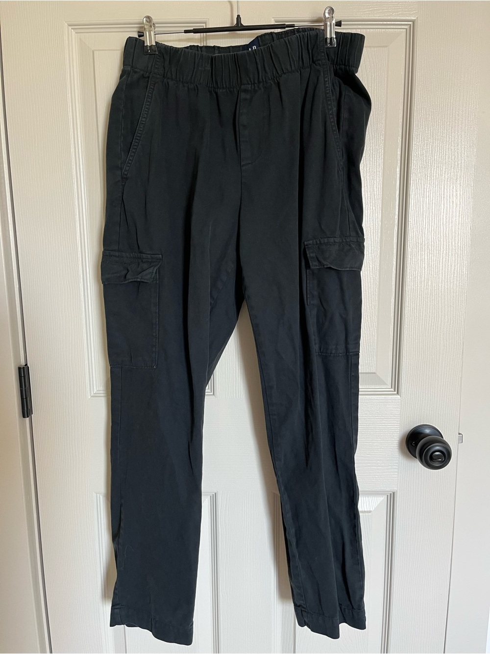 GAP Black Straight-Leg Cargo Pants